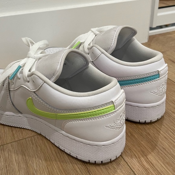 Authentic Nike Jordan Sneakers | Size 5.5 (fits 7) | White with colors - Picture 9 of 10